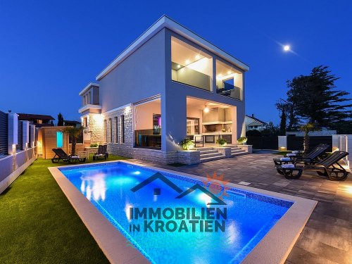 Luxusvilla mit Pool 100 Meter vom Strand entfernt
