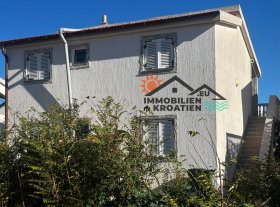Haus mit zwei Wohnungen in Vir