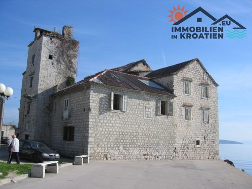 Palast auf den Meeresklippen