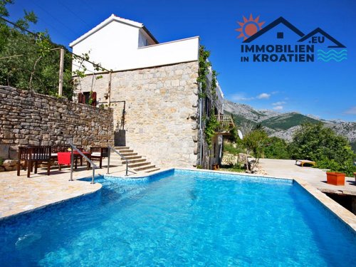 Mehrfamilienhaus mit Pool